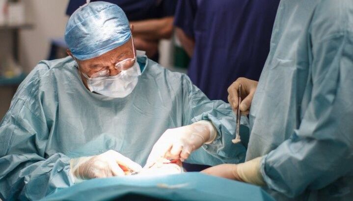 Surgery to remove the vitreous humor from the eye (vitrectomy)